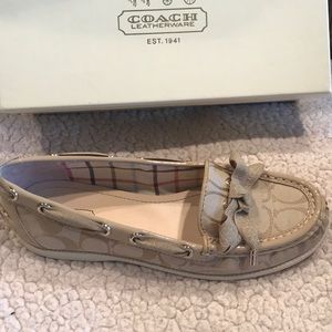 Coach Carisa light khaki/sand loafer